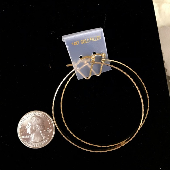 4MM Diamond cut Hoop Earrings - Picture 5 of 10